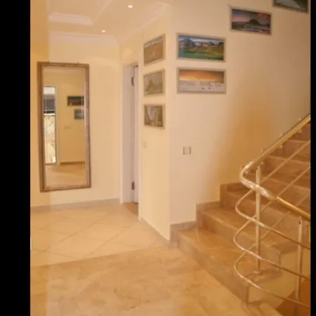Picture Renting Your 5 Star Located In With Beautiful Private Pool, 1030 阿拉尼亚