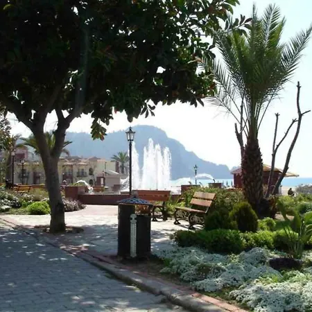 Picture Renting Your 5 Star Located In With Beautiful Private Pool, 1030 *