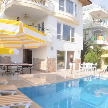 Picture Renting Your 5 Star Located In With Beautiful Private Pool, 1030 *