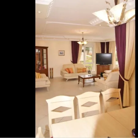 Picture Renting Your 5 Star Located In With Beautiful Private Pool, 1030 别墅 *