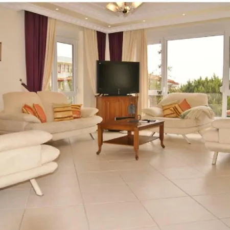 Picture Renting Your 5 Star Located In With Beautiful Private Pool, 1030