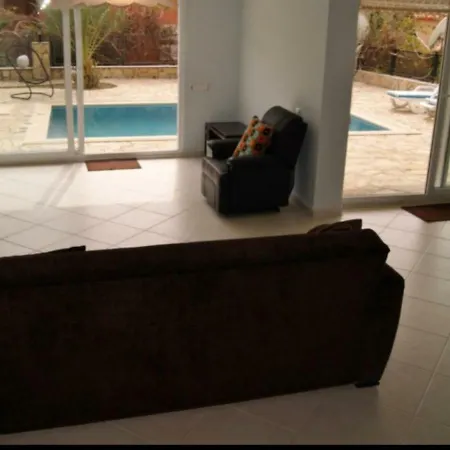 Picture Renting Your 5 Star Located In With Beautiful Private Pool, 1030 ألانيا